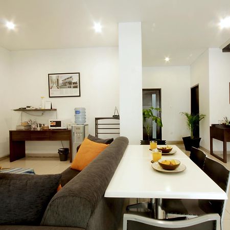 Omah Dasar Hotel Джакарта Екстериор снимка