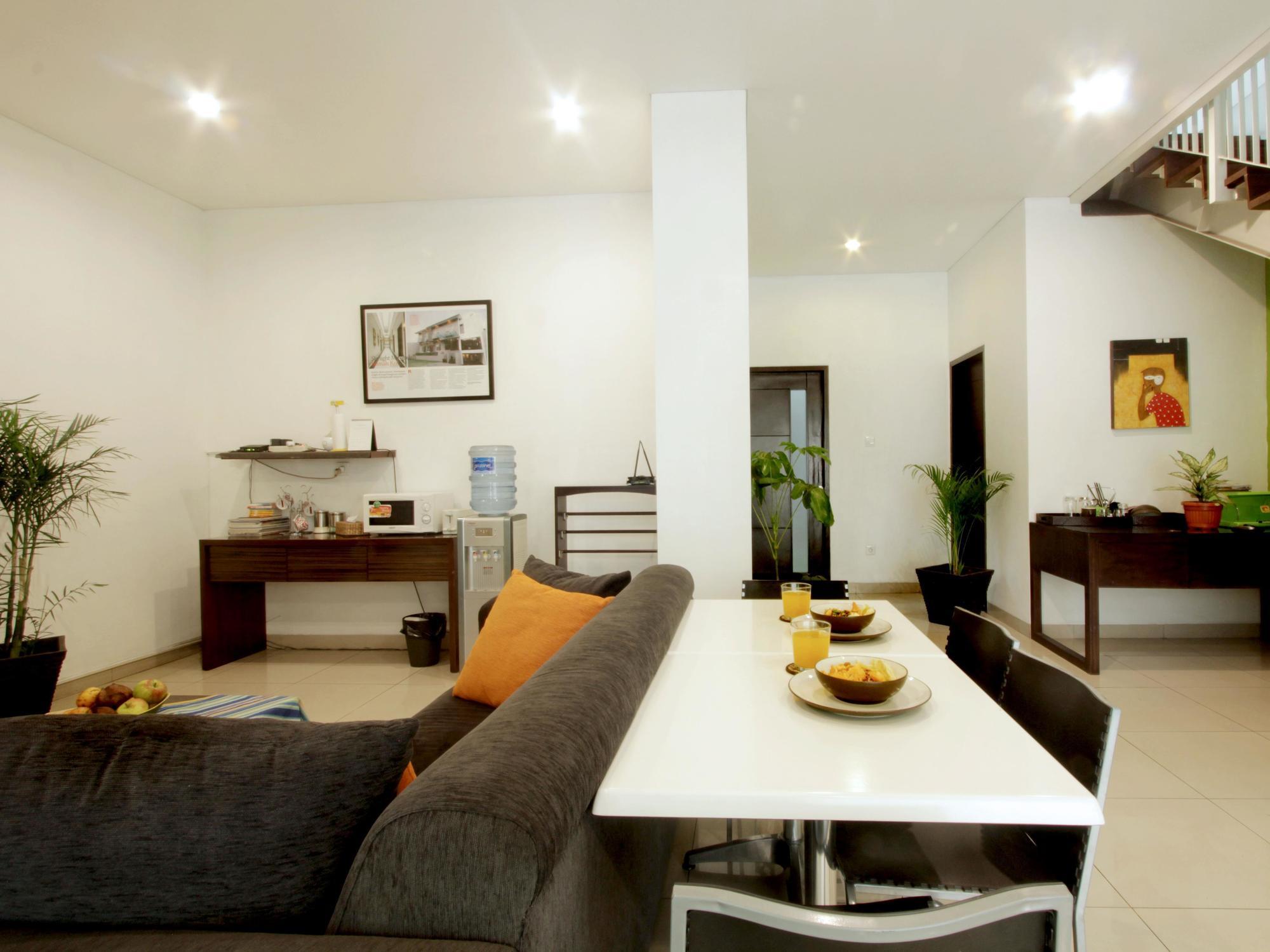Omah Dasar Hotel Джакарта Екстериор снимка